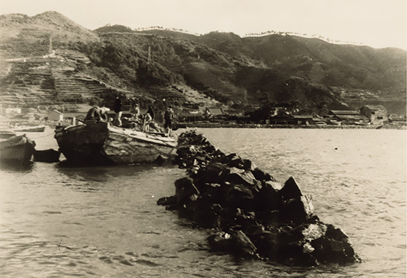 和歌山下津港での捨石投入