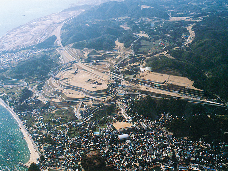 本州四国連絡橋公団　本州四国連絡道路　神戸・鳴門ルート淡路IC（その1）（その2）工事